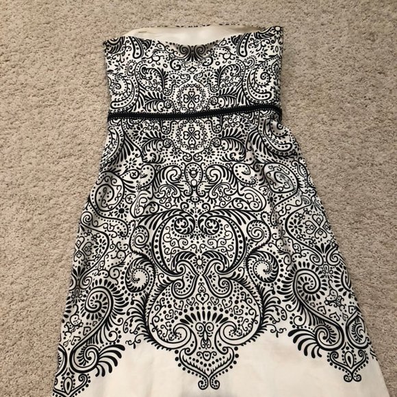 Elegant Strapless Black and White Dress - Picture 4 of 5